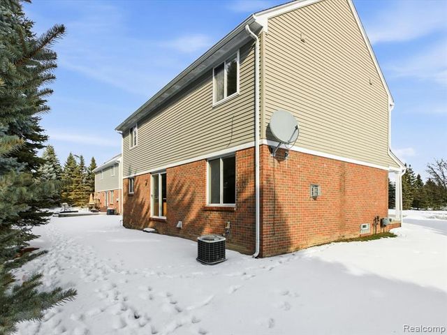 38311 Brook Drive, Sterling Heights, MI 48312