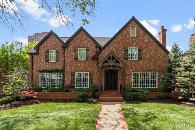 8116 University Drive, Clayton, MO 63105