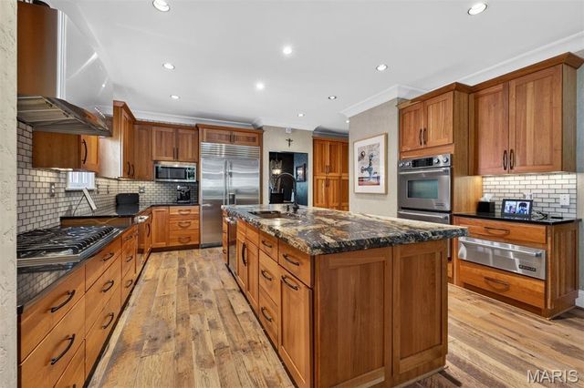 8116 University Drive, Clayton, MO 63105