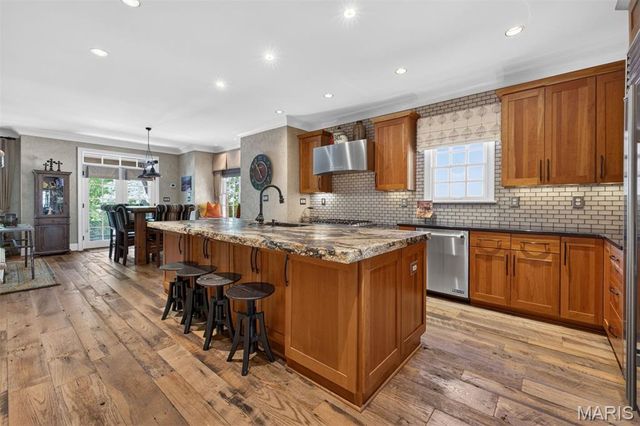 8116 University Drive, Clayton, MO 63105