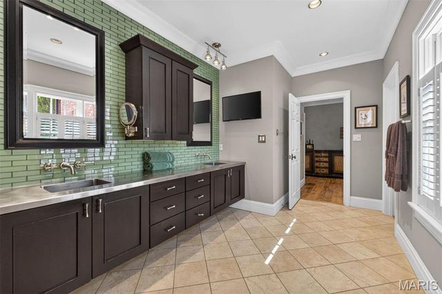 8116 University Drive, Clayton, MO 63105