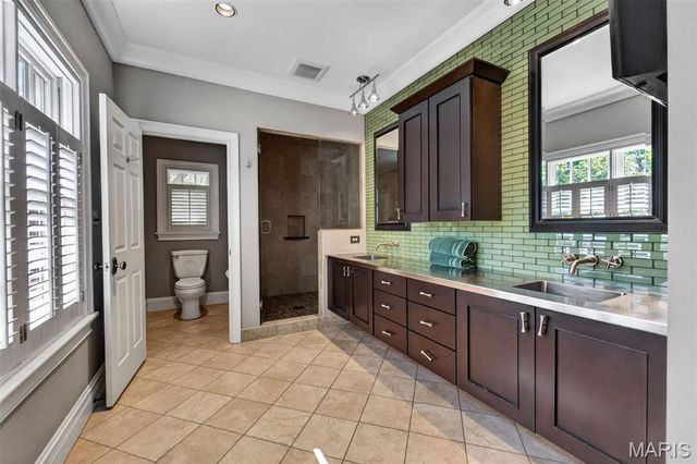 8116 University Drive, Clayton, MO 63105