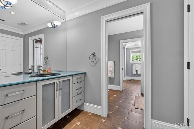 8116 University Drive, Clayton, MO 63105