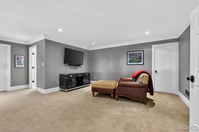 8116 University Drive, Clayton, MO 63105