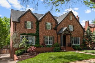 8116 University Drive, Clayton, MO 63105