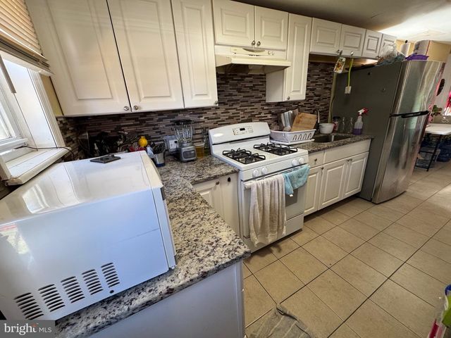 1515 COLLINGS RD, Camden, NJ 08104