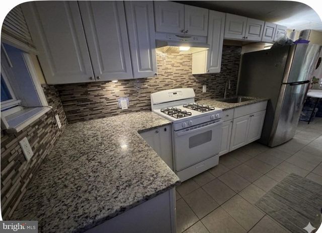 1515 COLLINGS RD, Camden, NJ 08104