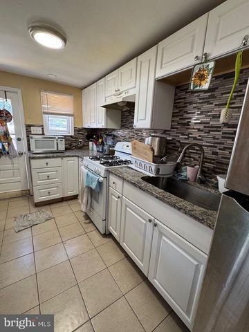 1515 COLLINGS RD, Camden, NJ 08104