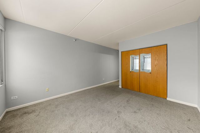 1041 Susan Collins Lane 102, Oak Park, IL 60302