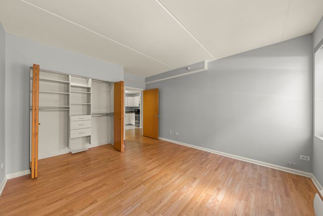 1041 Susan Collins Lane 102, Oak Park, IL 60302