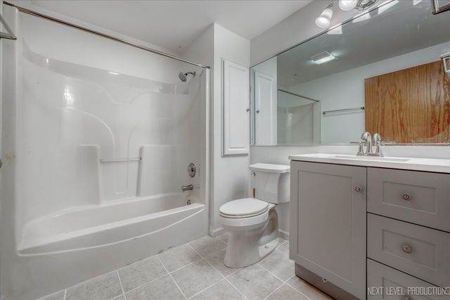 1041 Susan Collins Lane 102, Oak Park, IL 60302