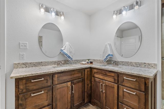 904 Meadowlark Lane, Granbury, TX 76048