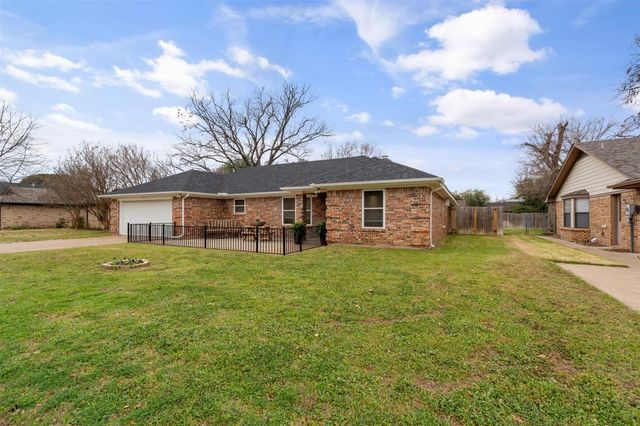 904 Meadowlark Lane, Granbury, TX 76048