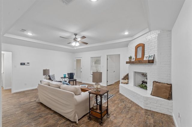 904 Meadowlark Lane, Granbury, TX 76048