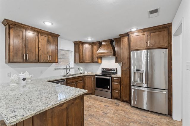 904 Meadowlark Lane, Granbury, TX 76048