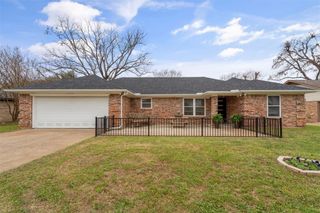 904 Meadowlark Lane, Granbury, TX 76048