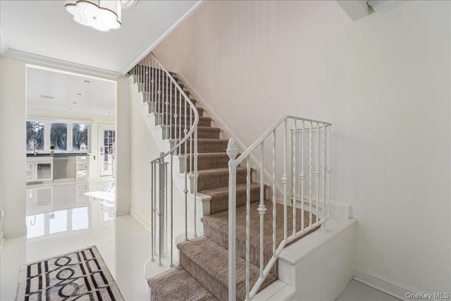 13 Arbor Place, Glen Cove, NY 11542