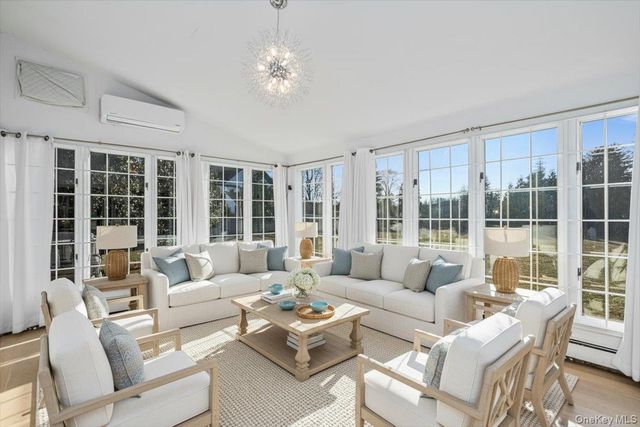 13 Arbor Place, Glen Cove, NY 11542