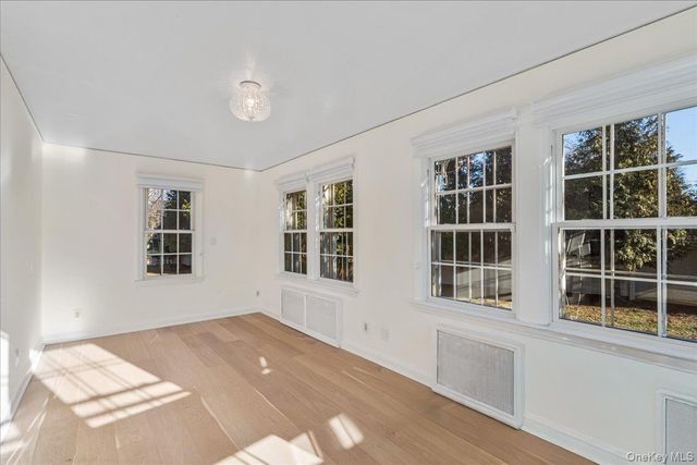 13 Arbor Place, Glen Cove, NY 11542