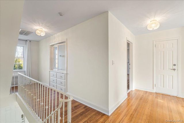 13 Arbor Place, Glen Cove, NY 11542