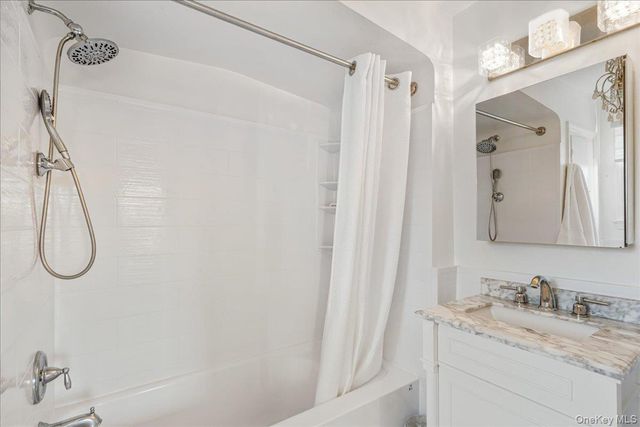 13 Arbor Place, Glen Cove, NY 11542