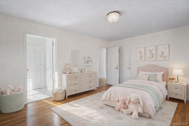 13 Arbor Place, Glen Cove, NY 11542