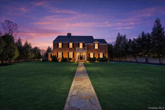 13 Arbor Place, Glen Cove, NY 11542