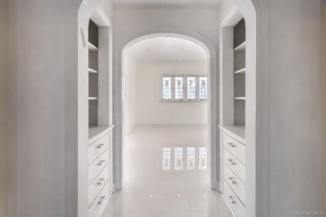 13 Arbor Place, Glen Cove, NY 11542