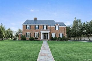 13 Arbor Place, Glen Cove, NY 11542