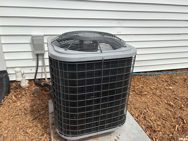 504 MULBERRY Street, Carterville, IL 62918