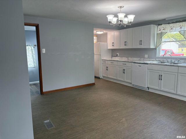 504 MULBERRY Street, Carterville, IL 62918