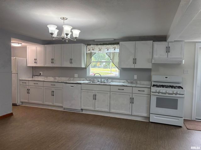 504 MULBERRY Street, Carterville, IL 62918