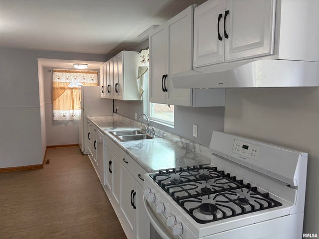 504 MULBERRY Street, Carterville, IL 62918