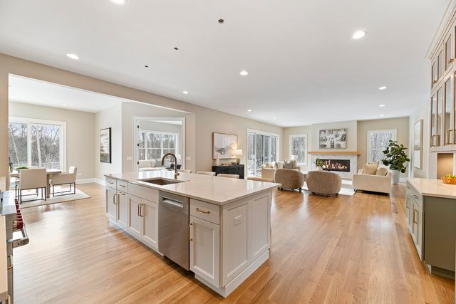 213 Northampton Lane, Lincolnshire, IL 60069