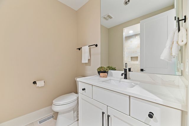 213 Northampton Lane, Lincolnshire, IL 60069