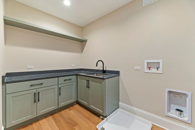 213 Northampton Lane, Lincolnshire, IL 60069