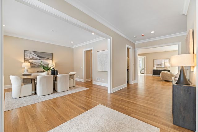 213 Northampton Lane, Lincolnshire, IL 60069