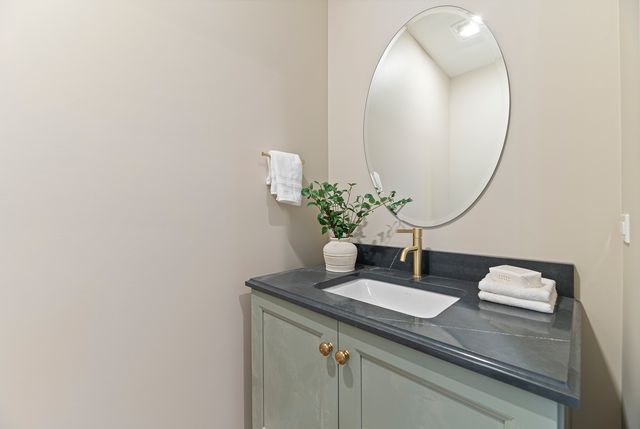 213 Northampton Lane, Lincolnshire, IL 60069