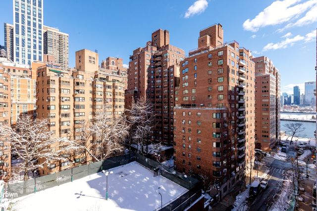 420 E 55th St Apt 11F, New York City, NY 10022