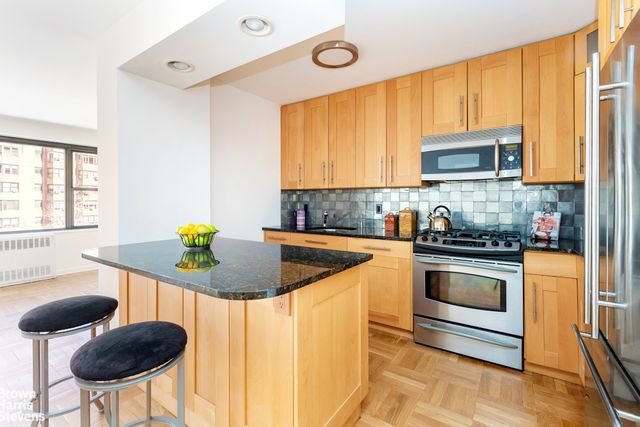 420 E 55th St Apt 11F, New York City, NY 10022