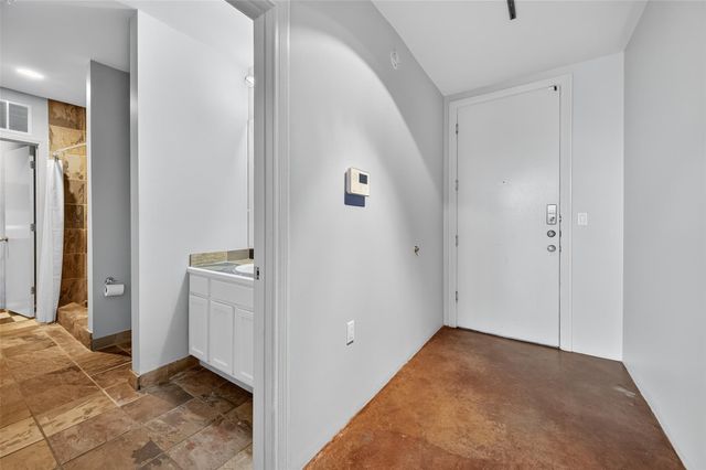 1025 S Shepherd Drive 209, Houston, TX 77019