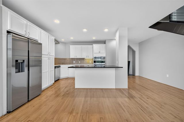 1025 S Shepherd Drive 209, Houston, TX 77019
