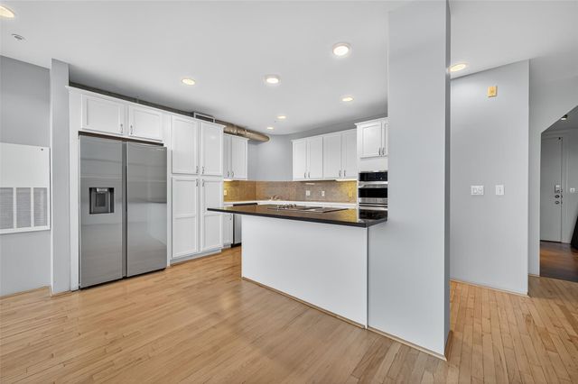 1025 S Shepherd Drive 209, Houston, TX 77019