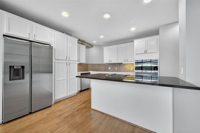 1025 S Shepherd Drive 209, Houston, TX 77019