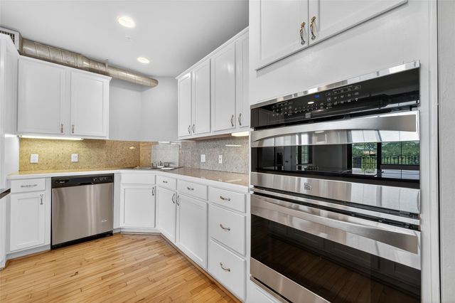 1025 S Shepherd Drive 209, Houston, TX 77019