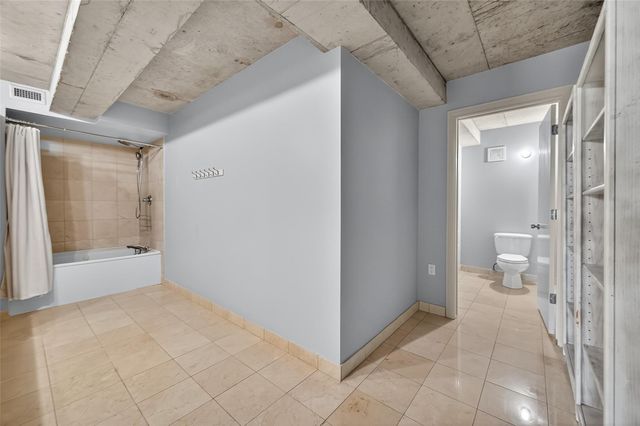 1025 S Shepherd Drive 209, Houston, TX 77019