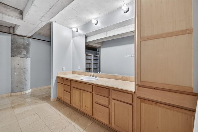 1025 S Shepherd Drive 209, Houston, TX 77019