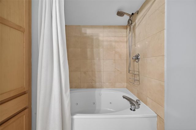 1025 S Shepherd Drive 209, Houston, TX 77019