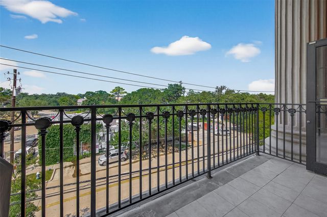 1025 S Shepherd Drive 209, Houston, TX 77019
