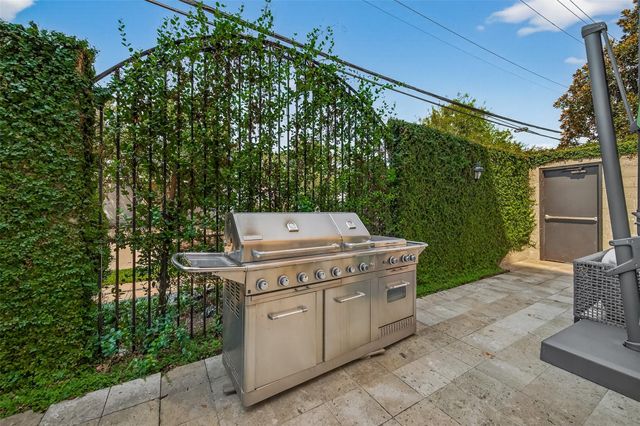 1025 S Shepherd Drive 209, Houston, TX 77019